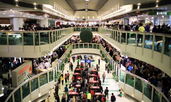 Average American household credit card debt is increasing